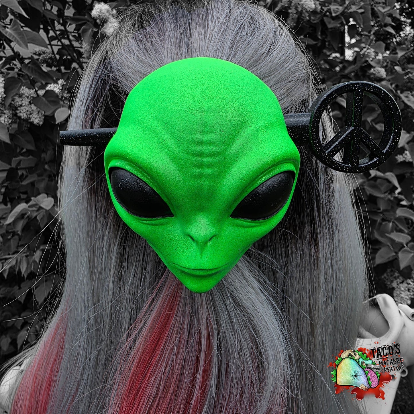 Alien hair pin