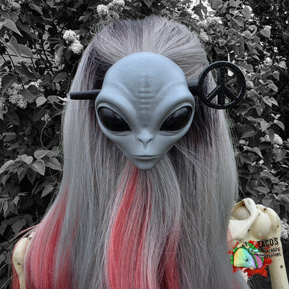 Alien hair pin